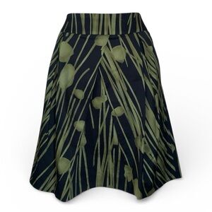 Kenneth Cole Reaction skirt, Women's 2, black/green leaves, pleats, cotton. EUC